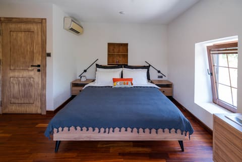 Dut room double bed